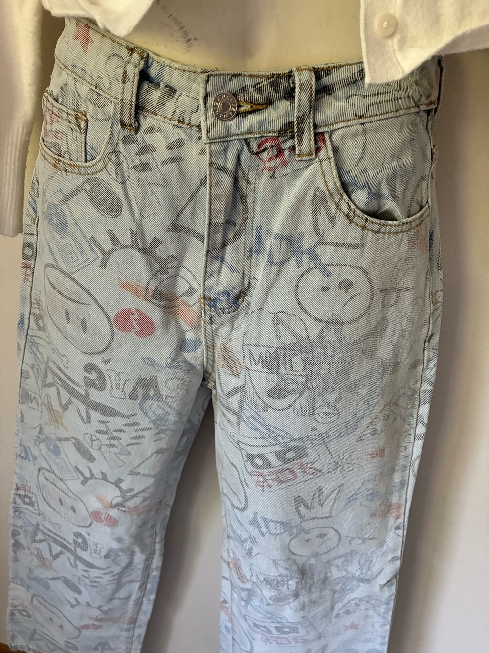 Light Wash Graffiti Print Women’s Jeans